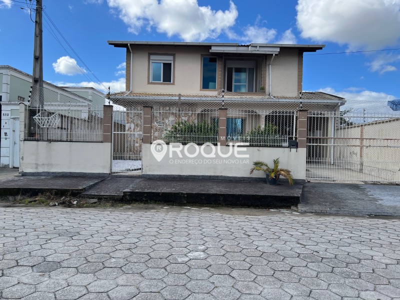 Casa-Codigo-2022-a-Venda-no-bairro-Jardim-das-Palmeiras-na-cidade-de-Palhoça