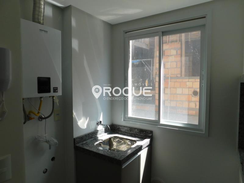 4. * Área de serviço com churrasqueira  - www.imoveisroque.com.br