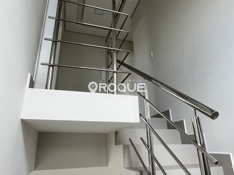 8. *Escada-www.imoveisroque.com.br