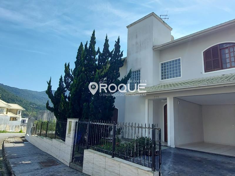 Casa-Codigo-2117-a-Venda-no-bairro-Cidade-Universitária-Pedra-Branca-na-cidade-de-Palhoça