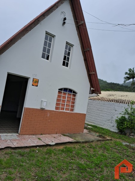 Casa Codigo 1514 para alugar no bairro Praia de Fora na cidade de Palhoça