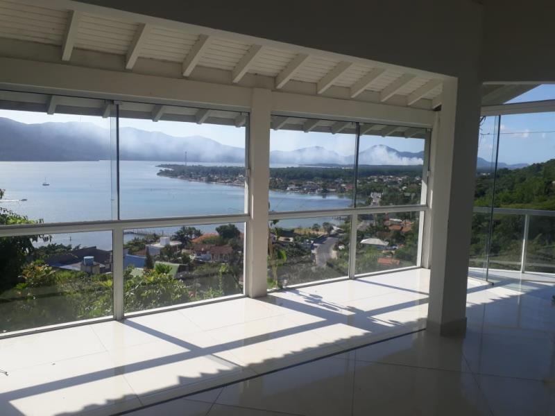 Casa-Codigo-480-para-alugar-no-bairro-Barra-da-Lagoa-na-cidade-de-Florianópolis