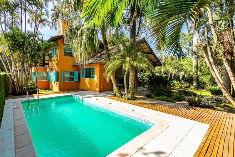 Casa-Codigo-1257-a-Venda-no-bairro-Lagoa-da-Conceição-na-cidade-de-Florianópolis
