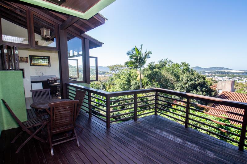 Casa-Codigo-1376-a-Venda-no-bairro-Lagoa-da-Conceição-na-cidade-de-Florianópolis