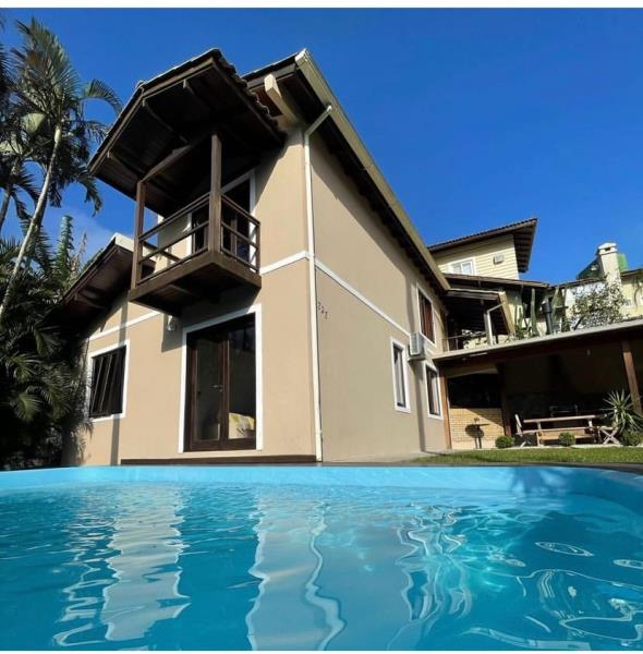 Casa-Codigo-1564-a-Venda-no-bairro-Lagoa-da-Conceição-na-cidade-de-Florianópolis