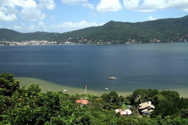 Casa-Codigo-1606-a-Venda-no-bairro-Praia-Mole-na-cidade-de-Florianópolis