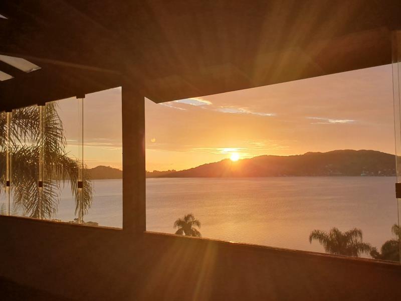 Casa-Codigo-1616-a-Venda-no-bairro-Lagoa-da-Conceição-na-cidade-de-Florianópolis