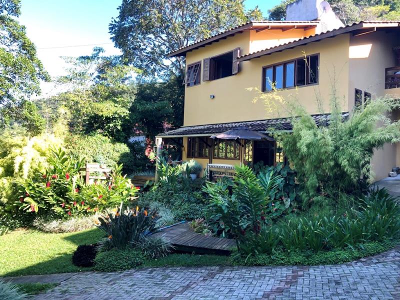 Casa-Codigo-1673-a-Venda-no-bairro-Lagoa-da-Conceição-na-cidade-de-Florianópolis