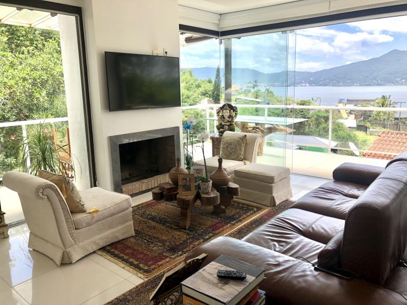 Casa-Codigo-1757-a-Venda-no-bairro-Barra-da-Lagoa-na-cidade-de-Florianópolis