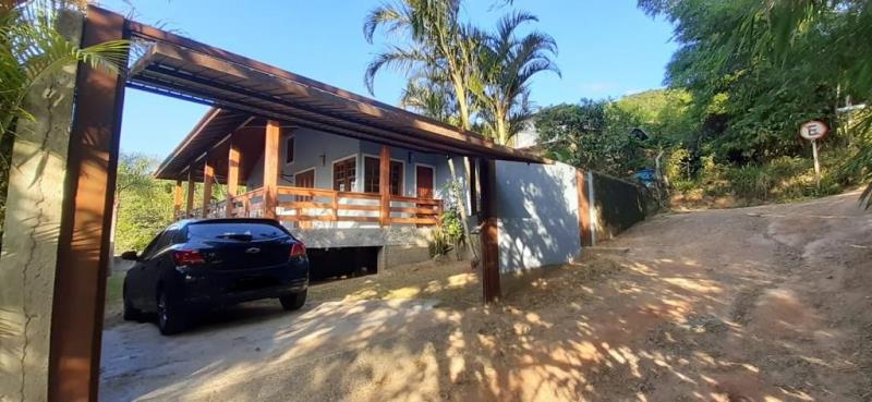 Casa-Codigo-1769-a-Venda-no-bairro-Barra-da-Lagoa-na-cidade-de-Florianópolis