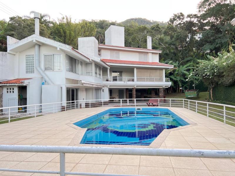 Casa-Codigo-1827-para-alugar-no-bairro-Rio-Tavares-na-cidade-de-Florianópolis