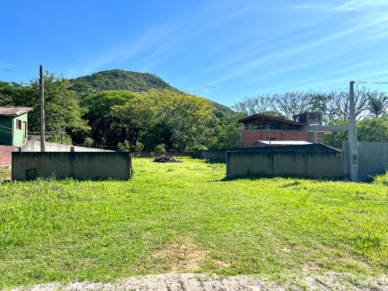 Terreno-Codigo-1910-a-Venda-no-bairro-Rio-Tavares-na-cidade-de-Florianópolis