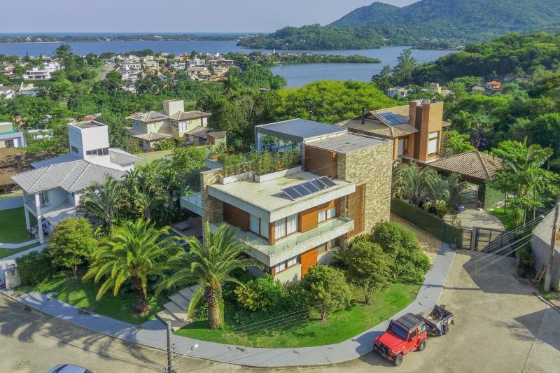 Casa-Codigo-1914-a-Venda-no-bairro-Lagoa-da-Conceição-na-cidade-de-Florianópolis
