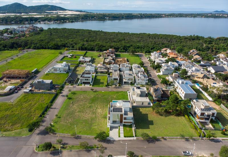 Terreno-Codigo-1980-a-Venda-no-bairro-Lagoa-da-Conceição-na-cidade-de-Florianópolis