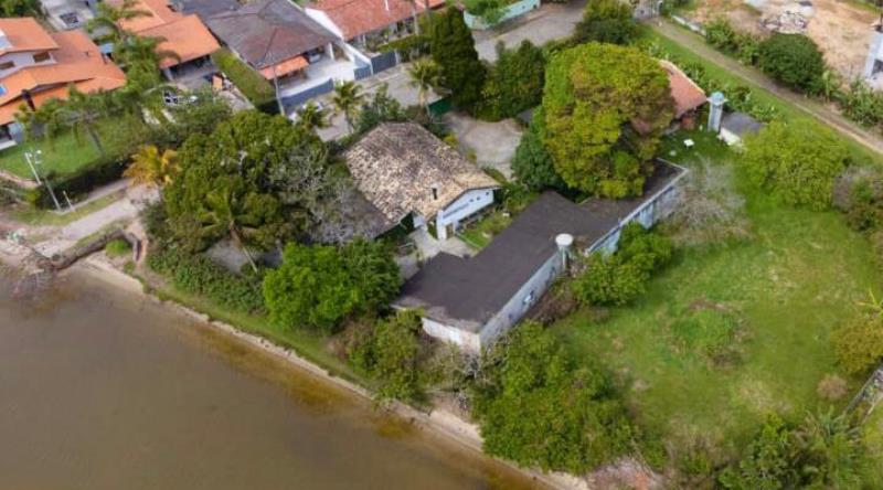 Casa-Codigo-2060-a-Venda-no-bairro-Lagoa-da-Conceição-na-cidade-de-Florianópolis