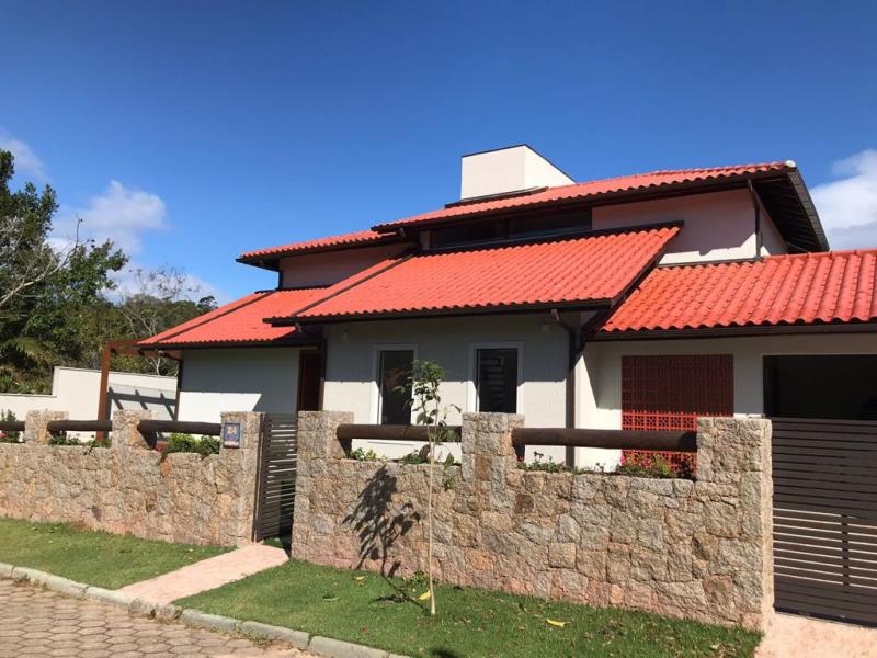 Casa-Codigo-2064-a-Venda-no-bairro-Lagoa-da-Conceição-na-cidade-de-Florianópolis