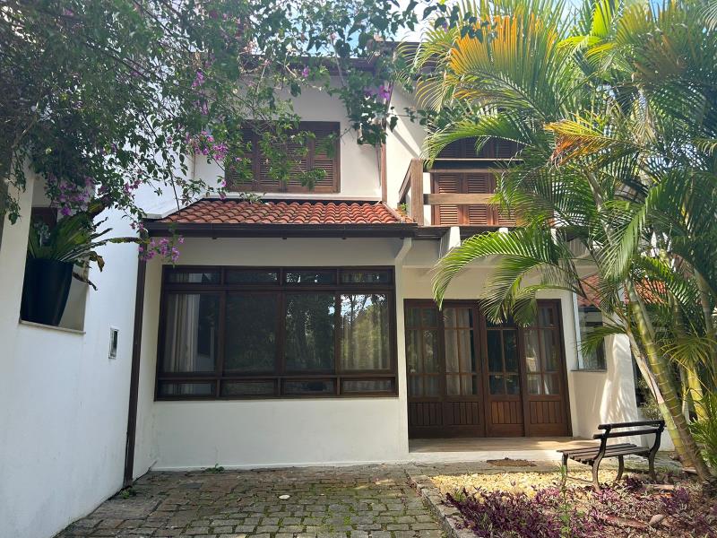 Casa-Codigo-2080-a-Venda-no-bairro-Praia-Mole-na-cidade-de-Florianópolis
