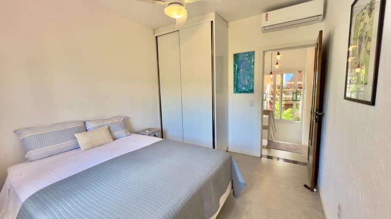 Casa-Codigo-2091-a-Venda-no-bairro-Praia-Mole-na-cidade-de-Florianópolis
