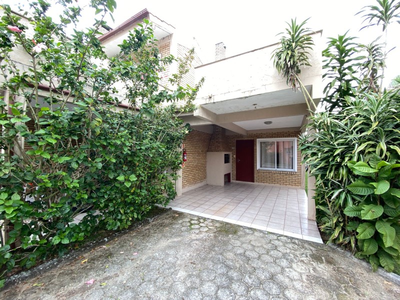 Casa-Codigo-2095-para-alugar-no-bairro-Barra-da-Lagoa-na-cidade-de-Florianópolis