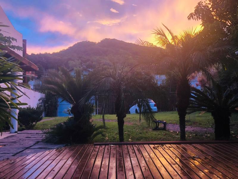 Casa-Codigo-2111-a-Venda-no-bairro-Lagoa-da-Conceição-na-cidade-de-Florianópolis