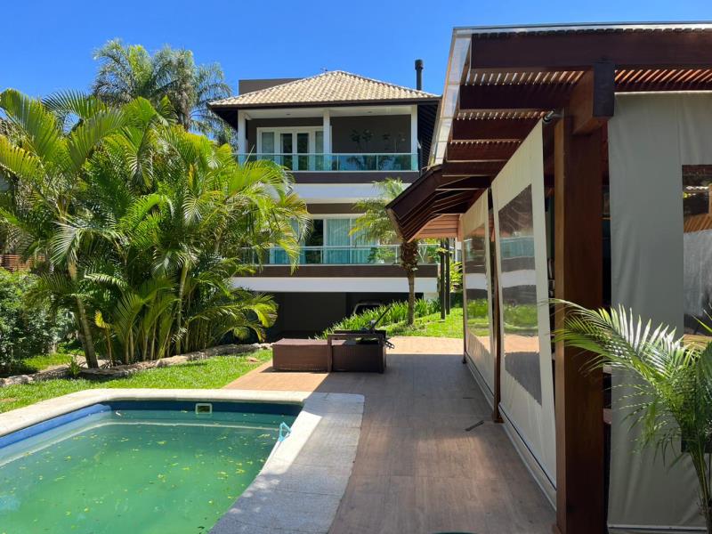 Casa-Codigo-2114-a-Venda-no-bairro-Praia-Mole-na-cidade-de-Florianópolis