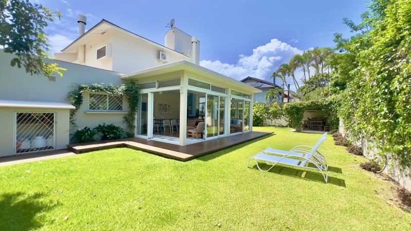 Casa-Codigo-2117-a-Venda-no-bairro-Lagoa-da-Conceição-na-cidade-de-Florianópolis