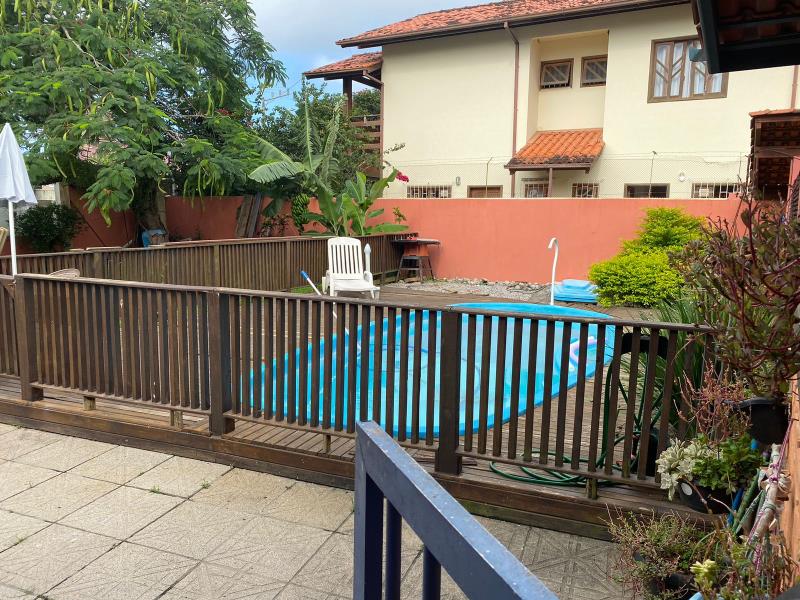 Casa-Codigo-2132-a-Venda-no-bairro-Barra-da-Lagoa-na-cidade-de-Florianópolis