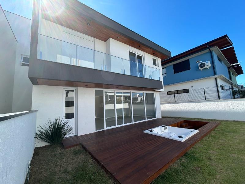 Casa-Codigo-2165-a-Venda-no-bairro-Rio-Tavares-na-cidade-de-Florianópolis