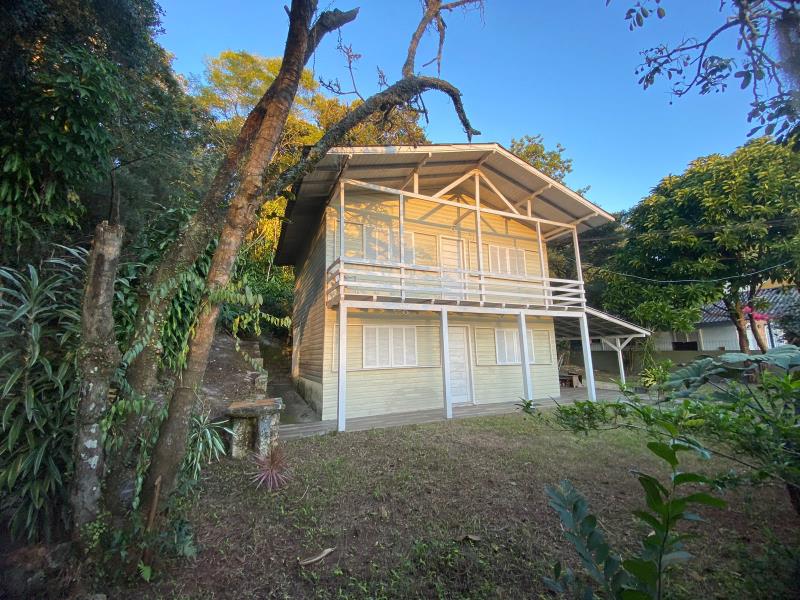 Casa-Codigo-2187-a-Venda-no-bairro-Lagoa-da-Conceição-na-cidade-de-Florianópolis