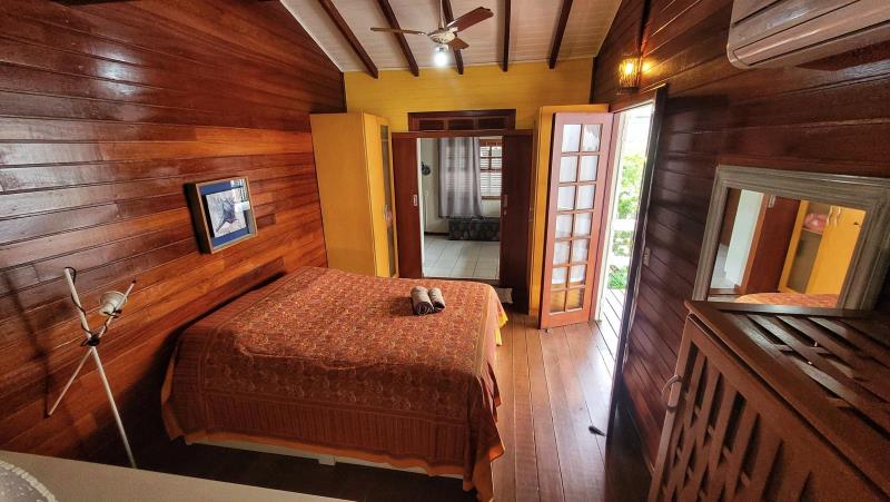 Casa-Codigo-2195-para-Alugar-no-bairro-Rio-Tavares-na-cidade-de-Florianópolis