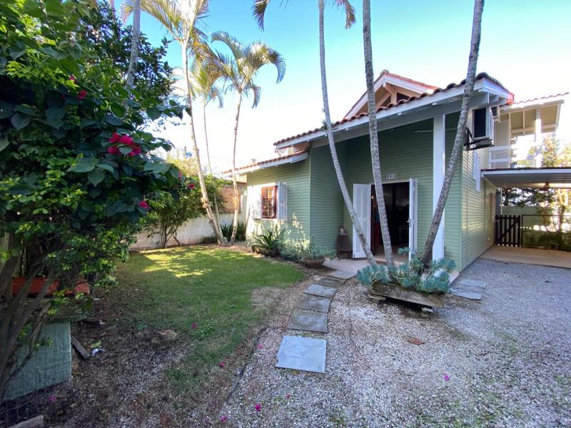 Casa-Codigo-2195-para-Alugar-no-bairro-Rio-Tavares-na-cidade-de-Florianópolis