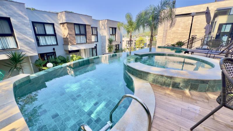 Casa-Codigo-2208-a-Venda-no-bairro-Lagoa-da-Conceição-na-cidade-de-Florianópolis