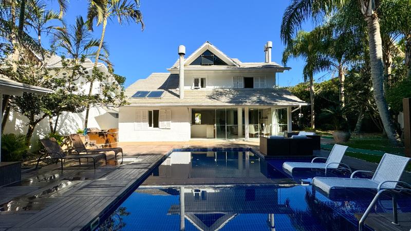 Casa-Codigo-2211-a-Venda-no-bairro-Praia-Mole-na-cidade-de-Florianópolis