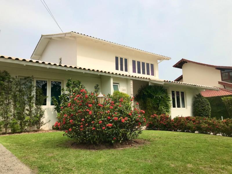 Casa-Codigo-2226-a-Venda-no-bairro-Lagoa-da-Conceição-na-cidade-de-Florianópolis
