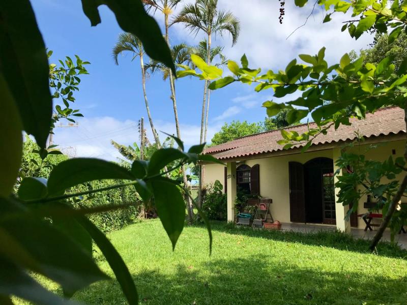 Casa-Codigo-2248-a-Venda-no-bairro-Lagoa-da-Conceição-na-cidade-de-Florianópolis