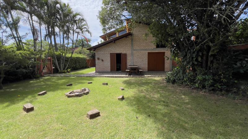Casa-Codigo-2281-a-Venda-no-bairro-Rio-Tavares-na-cidade-de-Florianópolis