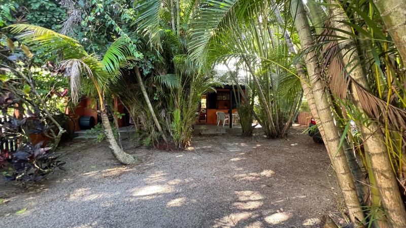 Casa-Codigo-2286-a-Venda-no-bairro-Barra-da-Lagoa-na-cidade-de-Florianópolis