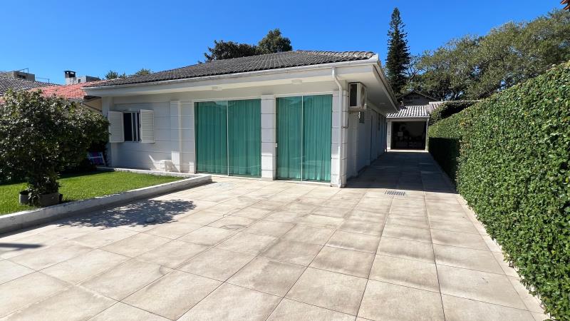 Casa-Codigo-2323-a-Venda-no-bairro-Lagoa-da-Conceição-na-cidade-de-Florianópolis