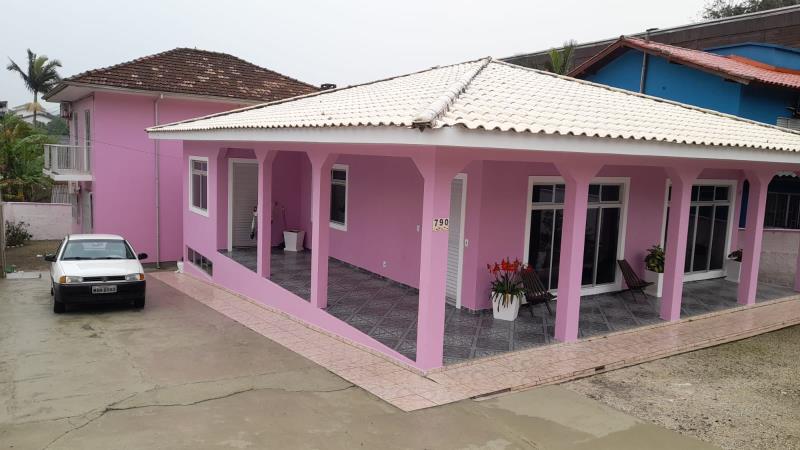 Casa-Codigo-2327-a-Venda-no-bairro-Lagoa-da-Conceição-na-cidade-de-Florianópolis