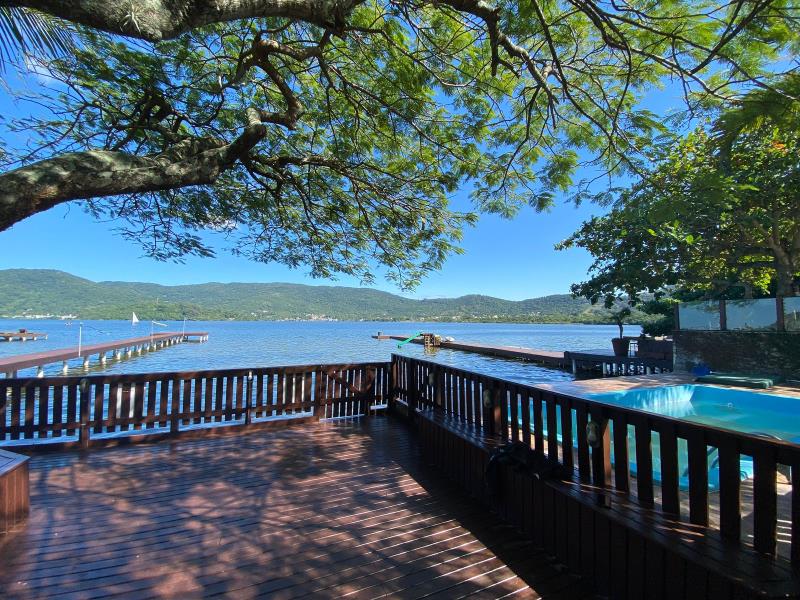 Casa-Codigo-2331-para-alugar-no-bairro-Lagoa-da-Conceição-na-cidade-de-Florianópolis