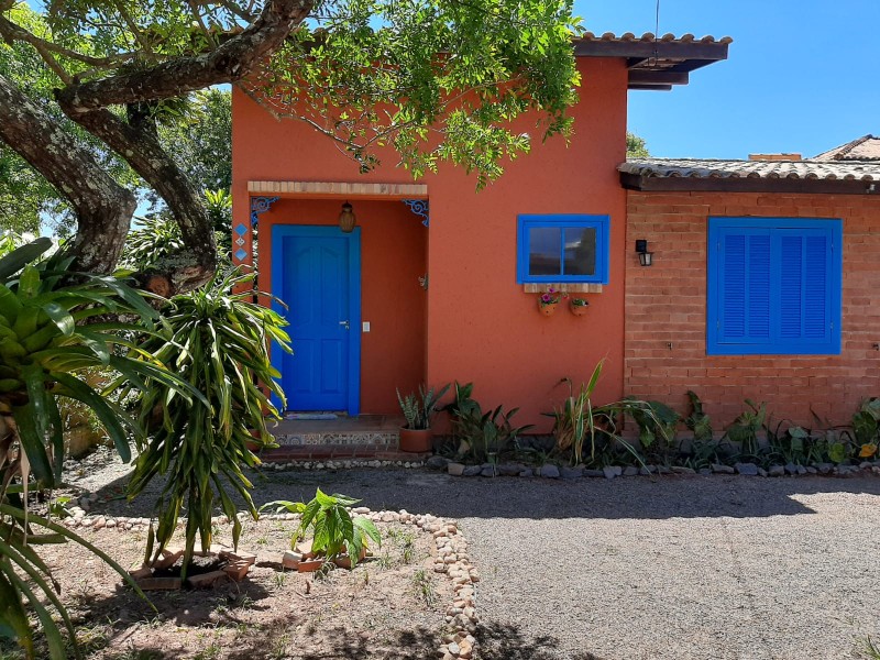 Casa-Codigo-2332-a-Venda-no-bairro-Rio-Tavares-na-cidade-de-Florianópolis
