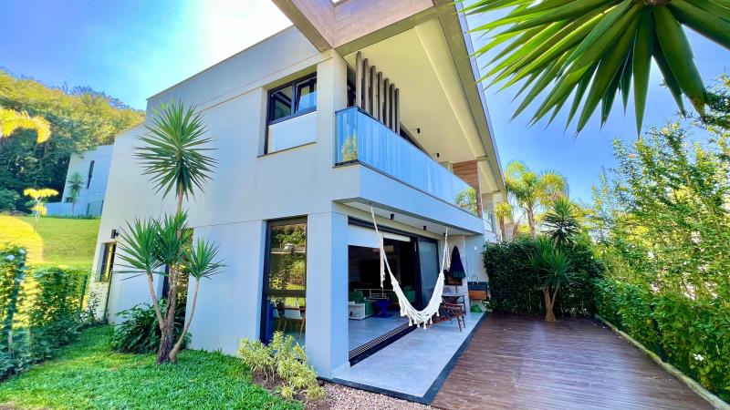 Casa-Codigo-2340-a-Venda-no-bairro-Lagoa-da-Conceição-na-cidade-de-Florianópolis