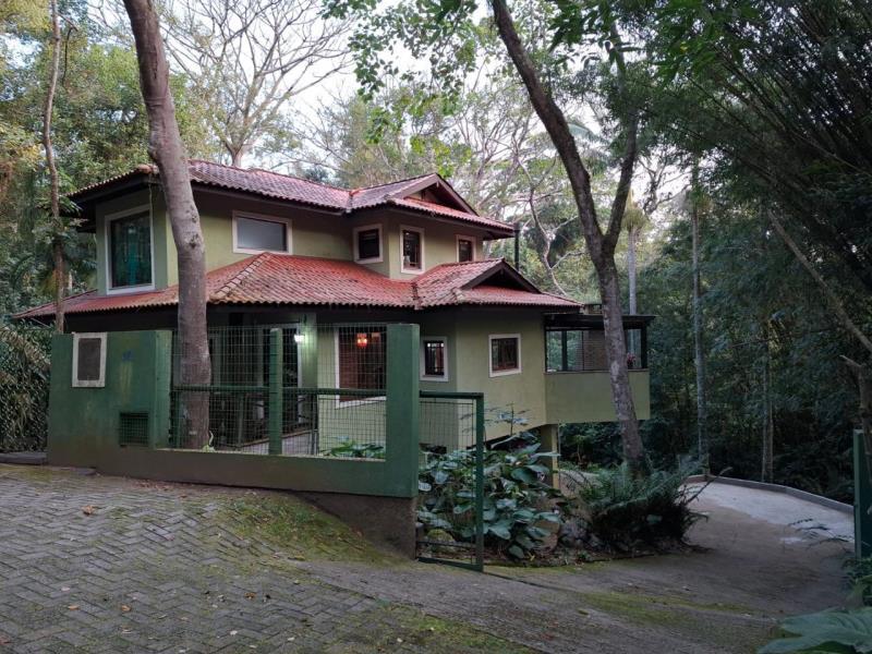 Casa-Codigo-2344-a-Venda-no-bairro-Lagoa-da-Conceição-na-cidade-de-Florianópolis