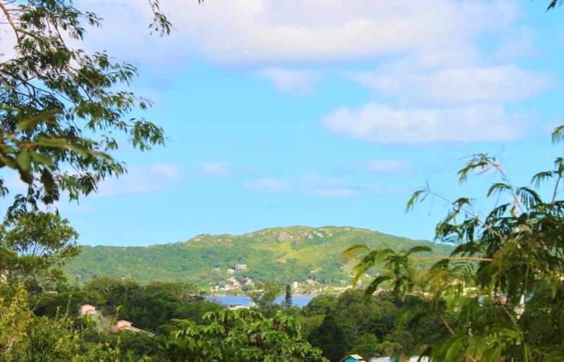 Casa-Codigo-2357-a-Venda-no-bairro-Lagoa-da-Conceição-na-cidade-de-Florianópolis