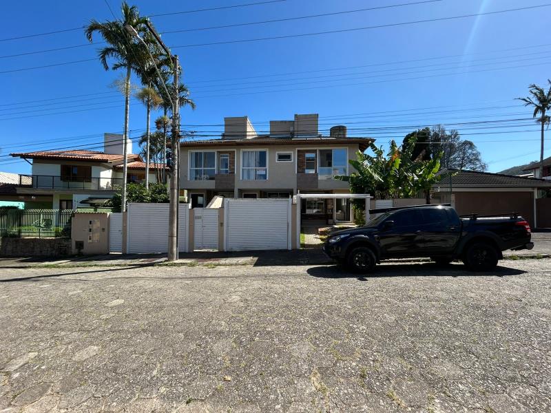 Casa-Codigo-2379-a-Venda-no-bairro-Lagoa-da-Conceição-na-cidade-de-Florianópolis