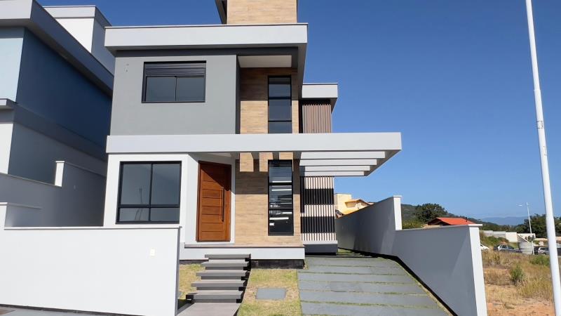 Casa-Codigo-2385-a-Venda-no-bairro-Rio-Tavares-na-cidade-de-Florianópolis