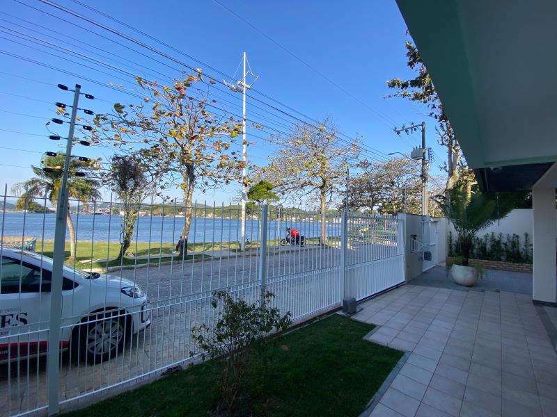 Casa-Codigo-2388-para-alugar-no-bairro-Lagoa-da-Conceição-na-cidade-de-Florianópolis