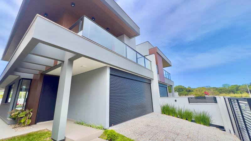 Casa-Codigo-2396-a-Venda-no-bairro-Lagoa-da-Conceição-na-cidade-de-Florianópolis