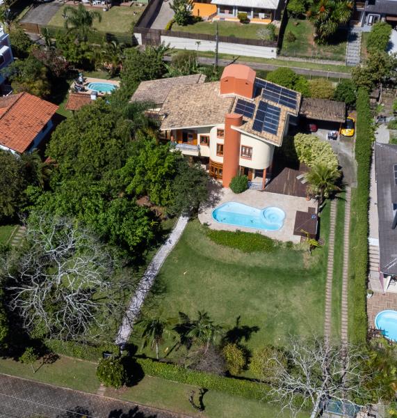 Casa-Codigo-2398-a-Venda-no-bairro-Lagoa-da-Conceição-na-cidade-de-Florianópolis