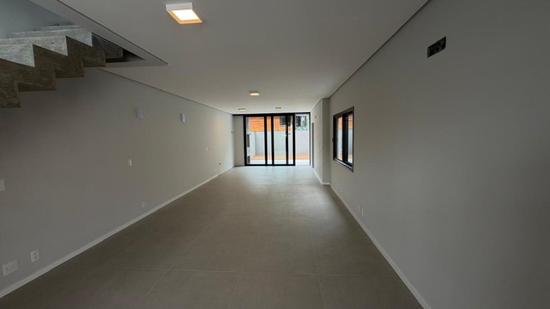 Casa-Codigo-2408-a-Venda-no-bairro-Lagoa-da-Conceição-na-cidade-de-Florianópolis